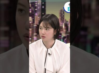 【田中瞳】アナ、透け感めあるブラウスコーデが素敵！シルク素材×黒ラインの上品さ