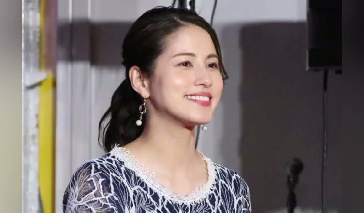 ⚽📸元フジ永島優美アナ✨「４年に１度熱くなる🔥」元日本代表の父と２Ｓ披露👨‍👧 ブレブレ姿＆真剣表情に反響👀💖