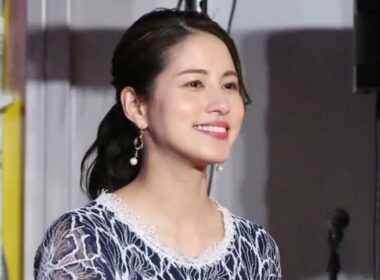 ⚽📸元フジ永島優美アナ✨「４年に１度熱くなる🔥」元日本代表の父と２Ｓ披露👨‍👧 ブレブレ姿＆真剣表情に反響👀💖