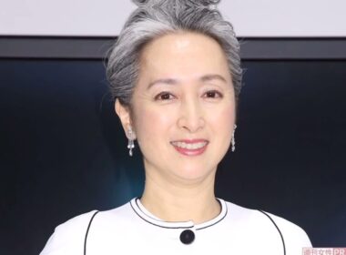 白髪染めをやめて８年の近藤サト　グレーヘアになって「８０代以上の男性にめちゃくちゃモテるようになった#近藤サト #グレーヘア #女子アナ #白髪 #上田晋也 #サンデーQ #フリーアナウンサー #芸能