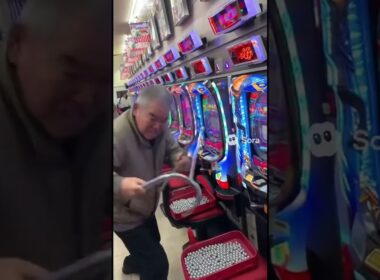 【パチンコ】大海物語でボロ負けしてブチ切れて暴れる爺www AI動画