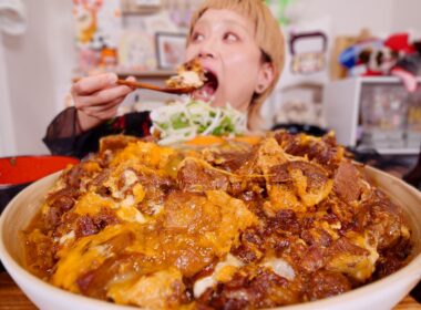 【大食い】とろふわ「牛すじ玉子丼」材料４つ。牛すじと玉子とすきやきのたれ、そしてご飯。【モッパン】【MUKBANG】