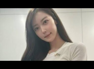 「小悪魔美人さん見っけ」「瞳が奪われてしまいそう」 34歳フリーアナが清涼感あふれる夏コーデ披露「小悪魔美人すぎる…😍 34歳フリーアナの爽やか夏コーデに視線集中✨」