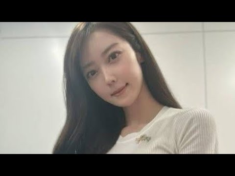 「小悪魔美人さん見っけ」「瞳が奪われてしまいそう」 34歳フリーアナが清涼感あふれる夏コーデ披露「小悪魔美人すぎる…😍 34歳フリーアナの爽やか夏コーデに視線集中✨」