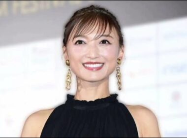 54歳とは思えない美脚に衝撃…✨望月理恵の最新姿が「若すぎる」と話題