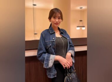 🌸✨42歳に見えない！皆藤愛子のミニスカ姿にファン騒然💖📸