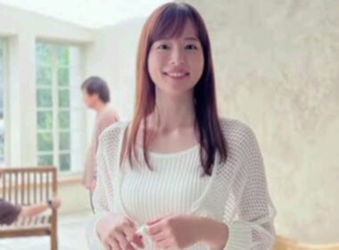 皆藤愛子、白肌輝く"ミニ丈"カレンダーオフショットにくぎ付け「まだまだ20代でいけますね」