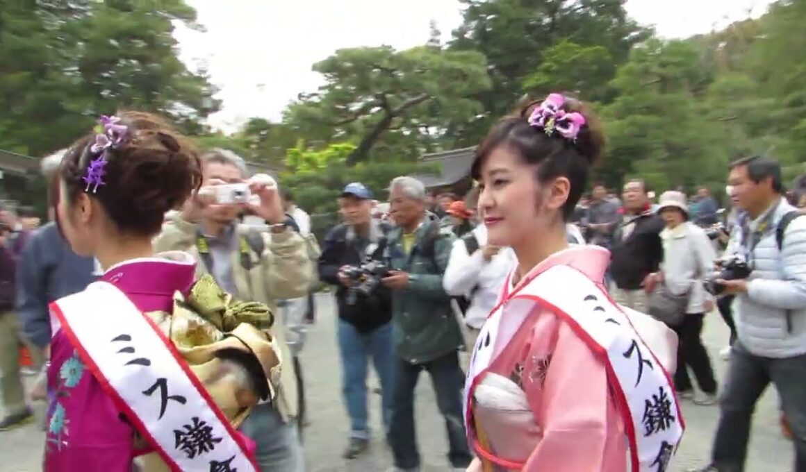 20140413ミス鎌倉2014の3人がお披露目後のお帰りです（第56回鎌倉まつり／鶴岡八幡宮舞殿）