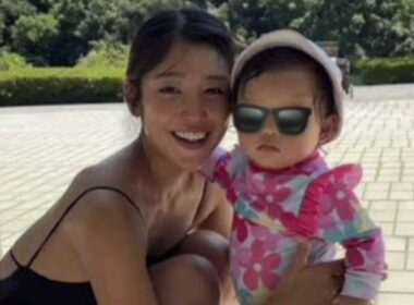 岡副麻希　「プール三昧」娘とプールを楽しむショット公開に「美しすぎるママ！」「夏満喫してますね」