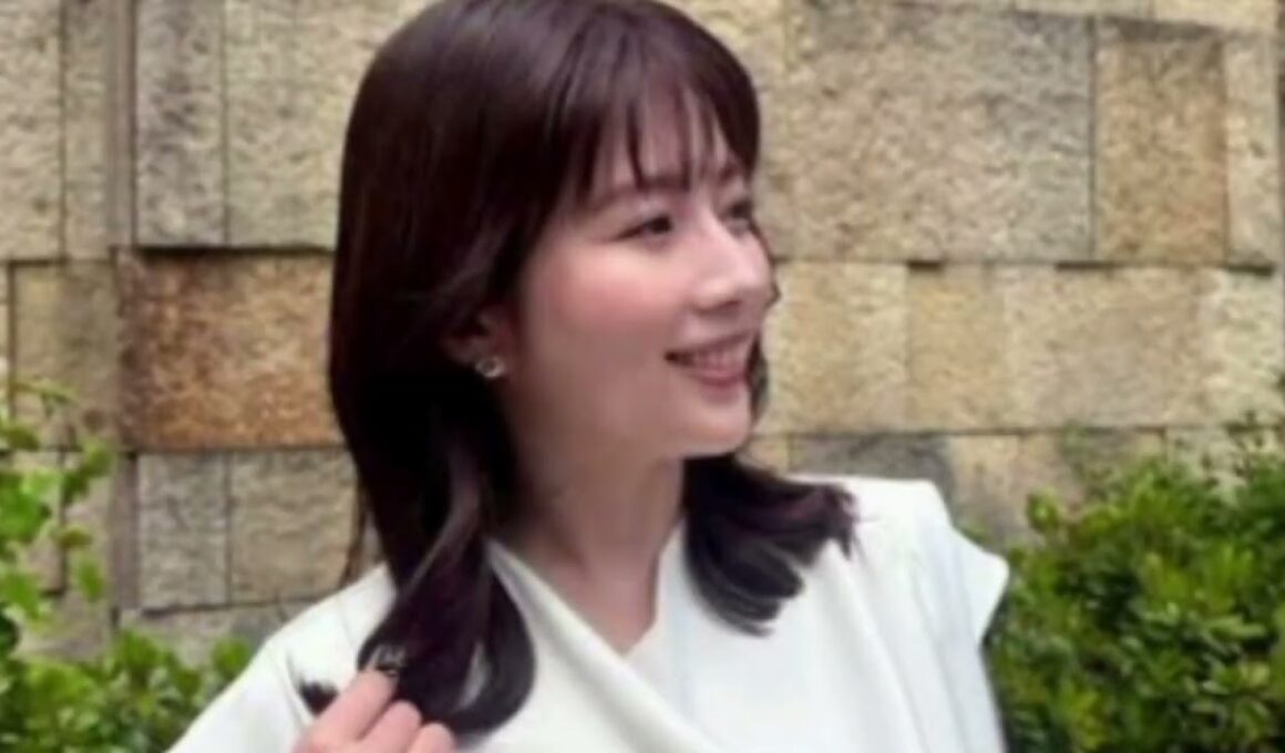 ✨🌸 テレ朝・田中萌アナが夏の輝き！白ノースリーブコーデで爽やか美人姿に絶賛の声「暑さに負けないくらいステキ」☀️💖