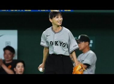 「これで54歳…？」望月理恵、東京ドームで豪快投球！美貌にSNS騒然⚾✨#望月理恵 #巨人 #ヤクルト