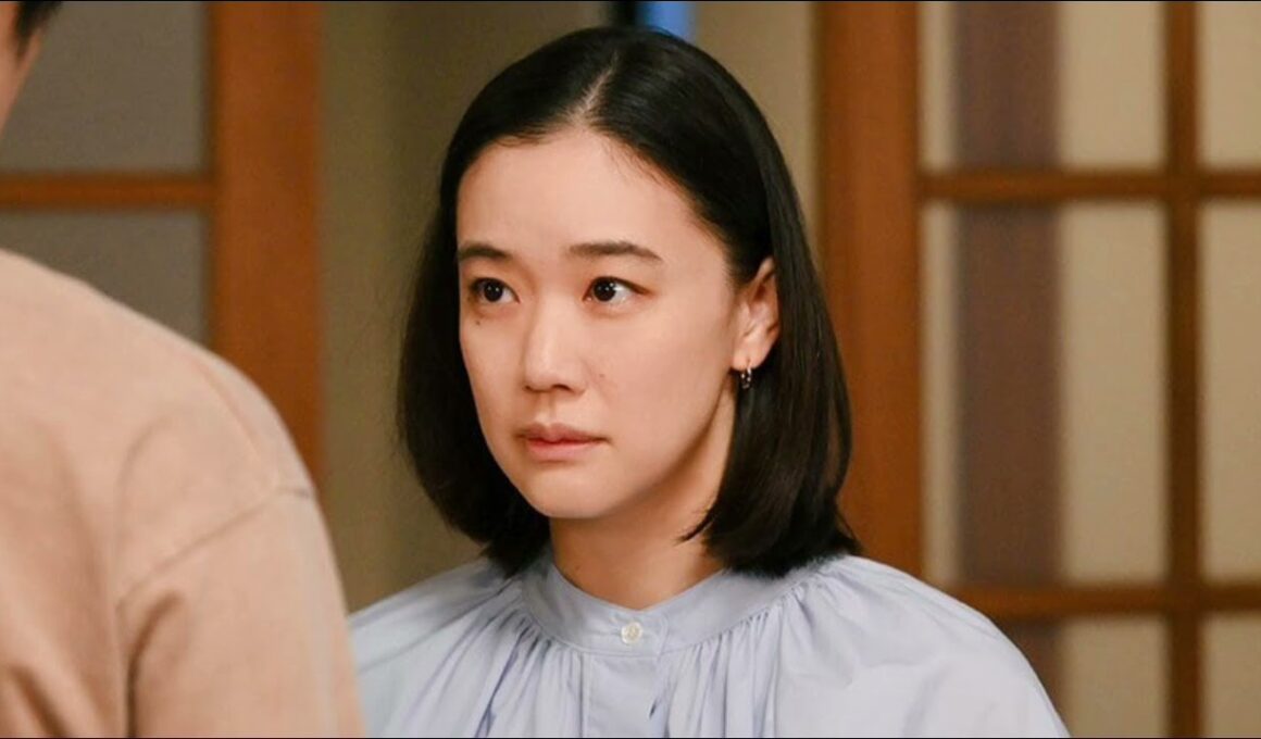 日テレ郡司恭子アナ「バタバタしている朝の味方」大胆背中開きトップス姿に反響「透き通るような美肌」「綺麗めカジュアル参考にしたい」
