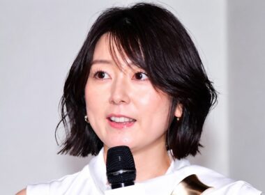 秋元優里42歳の現在に注目 ぴったりTシャツ姿のオフショットにファン驚き「すごい躍動感」
