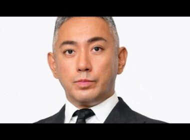 「一瞬麻央さんかと」「ママが一番喜んでる」市川團十郎　１４歳長女と「ママのコート」で散歩「大きくなったね」「たくさんの温もりが」