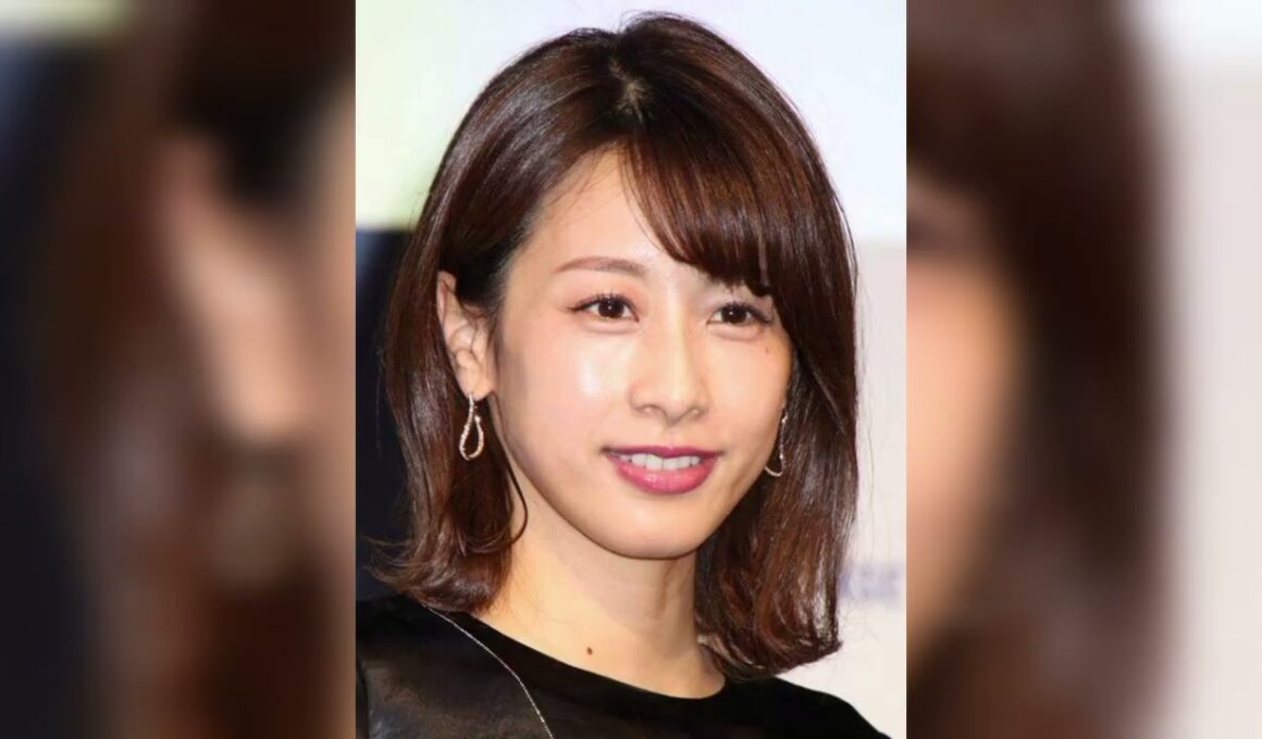 ＜加藤綾子＞「衣装載せますね」透け感トップス、美スタイル際立つパンツスタイルも　40歳の近影に「本当キレイだな」「可愛さ増し増しですね～」と反響