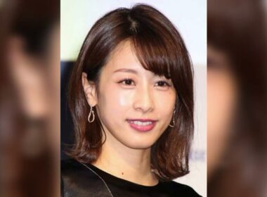 ＜加藤綾子＞「衣装載せますね」透け感トップス、美スタイル際立つパンツスタイルも　40歳の近影に「本当キレイだな」「可愛さ増し増しですね～」と反響