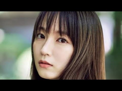 ✨知性と美しさが同時に輝く🌿山崎あみ、FRIDAYグラビアで見せた自然体の魅力に注目📸