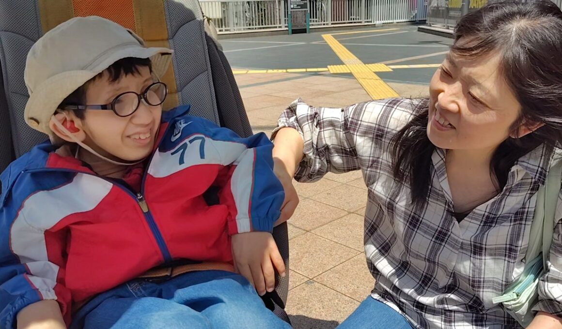 【前編】幼少期から老化が進む難病「コケイン症候群」、高校生と家族の１３年