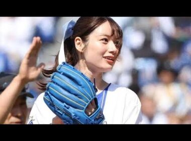 🌊👙 岡副麻希、愛娘と“プール三昧”の夏休み！大胆バックオープン水着姿にファン大絶賛😍☀️💖