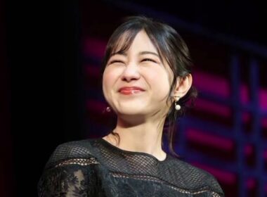 ＜TBS若林有子アナ＞透け感レースワンピでうっすら美肌見せ　ウエストシェイプでメリハリ感のある装いに