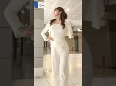 オフィスでこっそり踊ってみるお天気お姉さん #小林李衣奈 #ウェザーニュース
