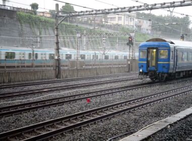 【懐かし】寝台特急北斗星　大雨の中の推進回送　オハネフ24貫通扉全開　日暮里駅通過