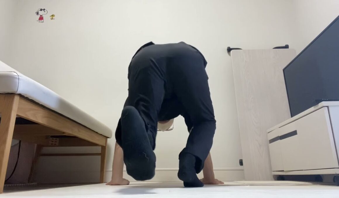 【孤独の56歳】逆立ち20日目で負傷
