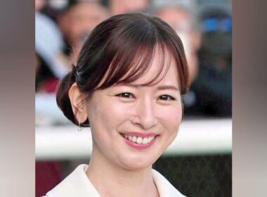 皆藤愛子アナの白ワンピ姿が話題🤍「ドキドキする」と反響が広がった理由とは #皆藤愛子#皆藤愛子アナ#アナウンサー#白ワンピース#透明感#話題の投稿#SNS反響#美しい#大人コーデ#芸能ニュース
