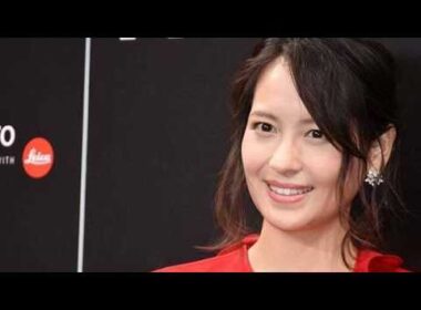青木裕子、新ヘアスタイルを披露✨ 雰囲気が変わった最新ショットに注目！