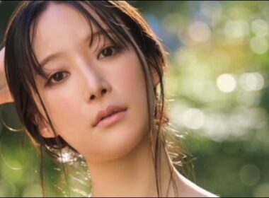 ＜山崎あみ＞“美しすぎるラジオDJ”が水着に　170センチの抜群のスタイルで魅了