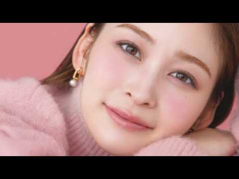 【岩田絵里奈】元日テレアナが魅せるレッド＆ピンクメイク💄「ピンクってこんなに幅があるんだ！」と驚きの声✨
