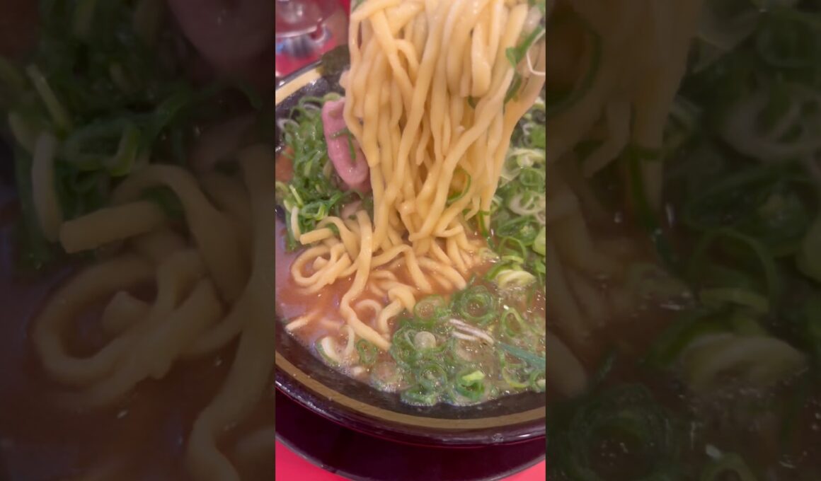 【家系最強】器を覆い尽くす九条ネギの暴力！麺屋旭のネギラーメンがヤバすぎるww #shorts #家系ラーメン #麺屋旭