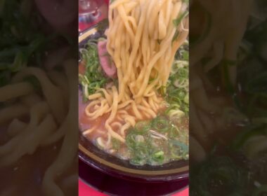 【家系最強】器を覆い尽くす九条ネギの暴力！麺屋旭のネギラーメンがヤバすぎるww #shorts #家系ラーメン #麺屋旭